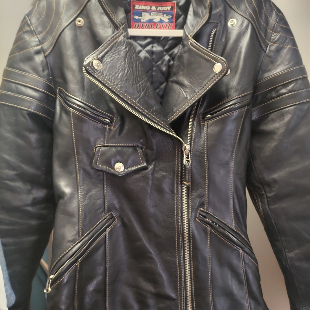 True Vintage 80's leather European  biker Jacket Small